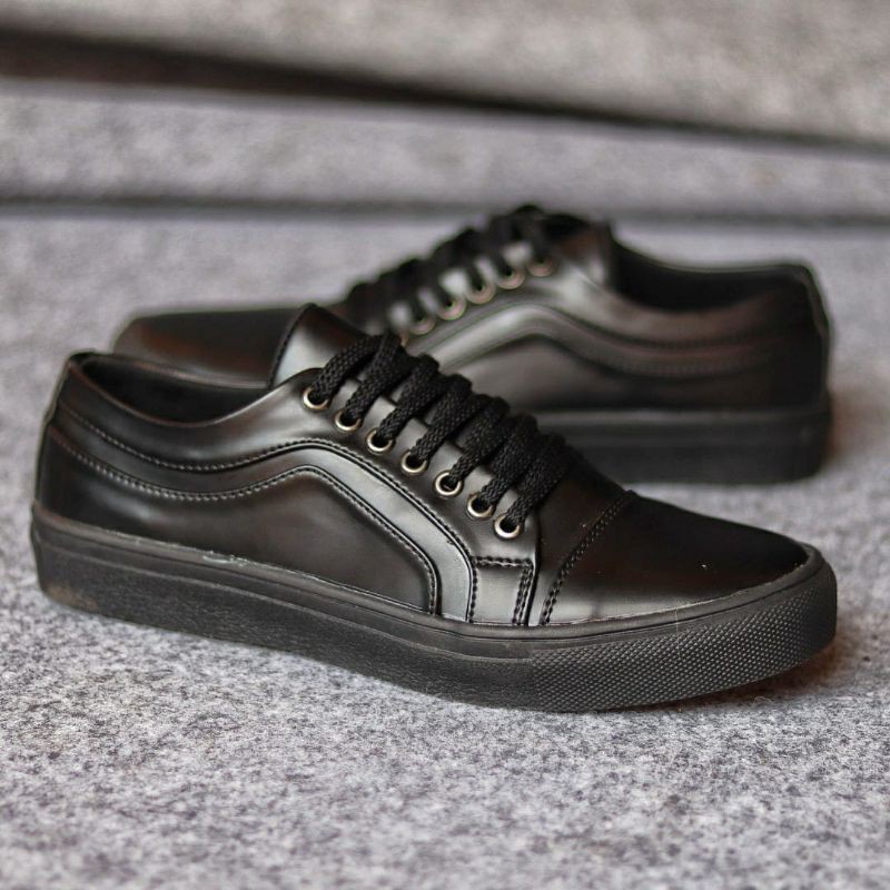 BOAS BLACK - Sepatu Sneakers Pria Casual Kasual Cowok Polos Bahan Kulit Faux Original