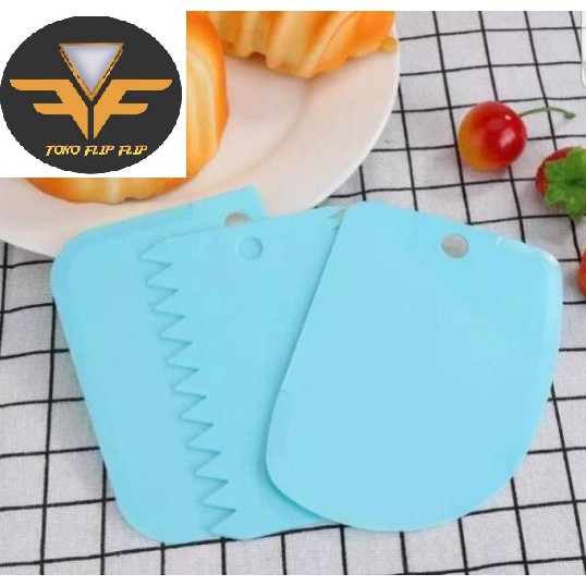 Scraper Kue Plastik 3 in 1 / Pemotong Adonan Kue / Alat Adonan Kue / Pisau Plastik Pemotong Adonan