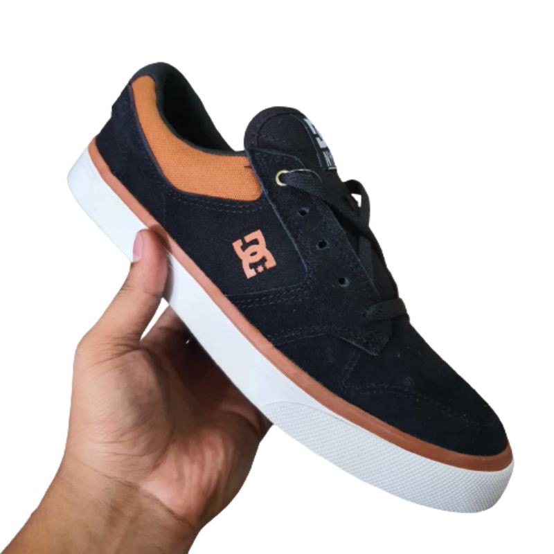 Sepatu DC Nyjah Vulc Black Brown
