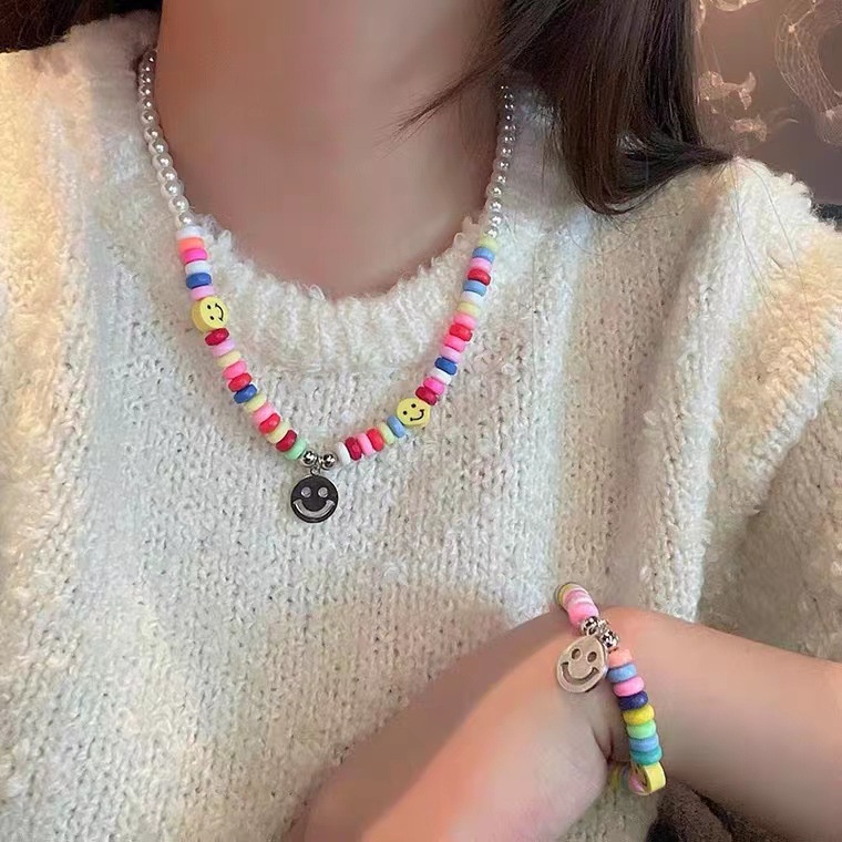 Kalung Rantai Klavikula Liontin Manik-Manik Mutiara Smiley Warna-Warni Pelangi