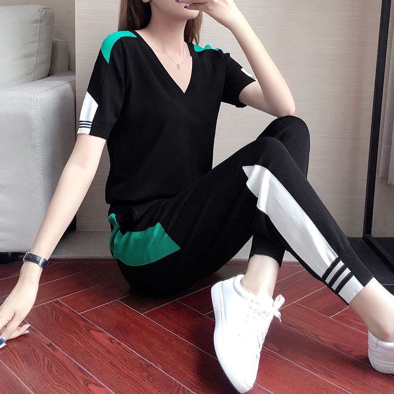 Setelan Olahraga  Wanita  Kaos Round Neck Lengan Pendek 