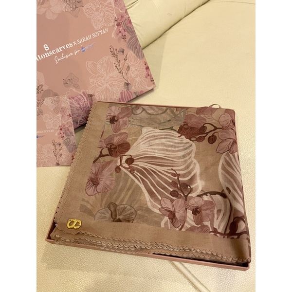 Buttonscarves Orchide Rugby Tan