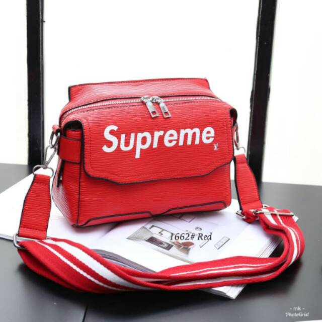 New Arrival Lv Bag.. 
Crossbody Style Lv Supreme🎈