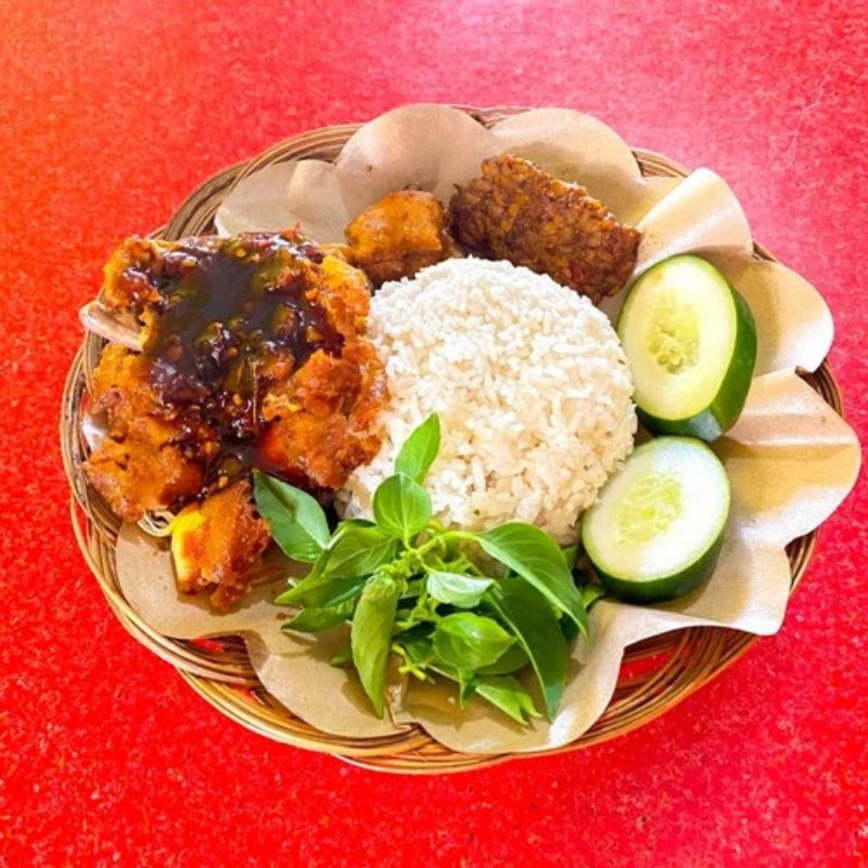 

Ayam geprek nasi tahu tempe lalapan&air mineral
