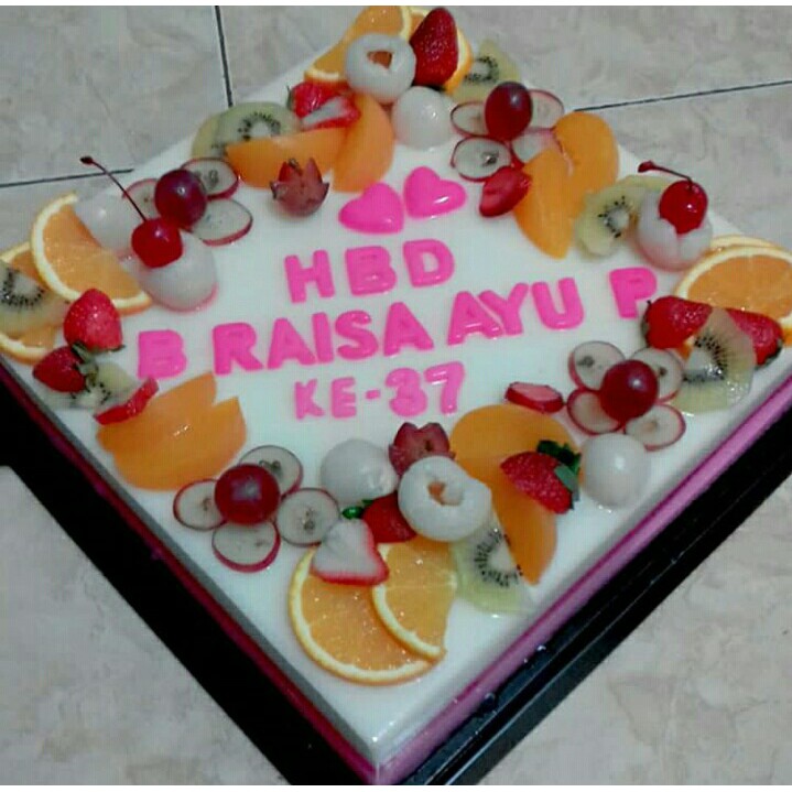 

PUDING ULTAH CREAM STROWBERRY TOPING BUAH 27CM