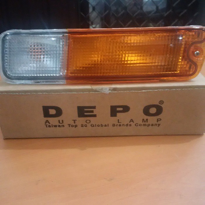 Lampu sen bumper Mitsubishi Strada L200