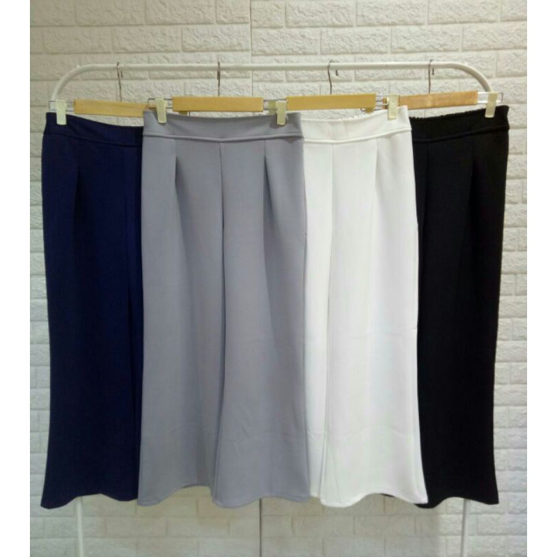 GROSIR CELANA KULOT SCUBA Rp 59 000 4pcs Rp 236 000 GROSIR CELANA KULOT SCUBA Rp 59 000 4pcs Rp 236 000