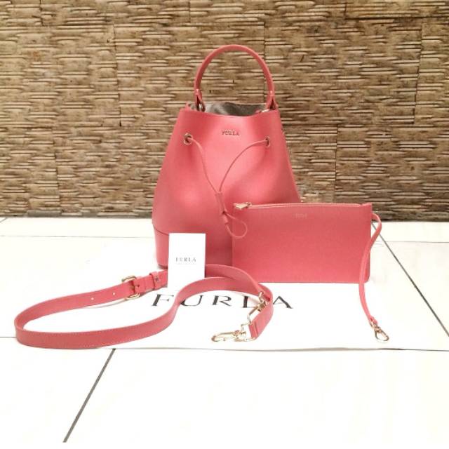 Preloved furla bucket bag, VVGC, complet set,only 2.3jt
