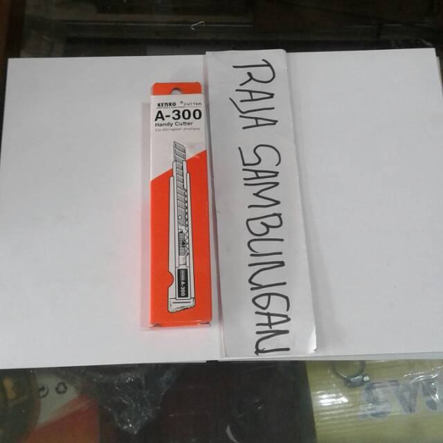 

pisau cutter kecil Kenko A 300 alat potong karton pisau kater kenko DISKON6