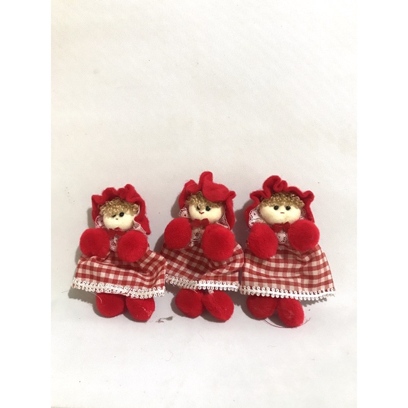 Boneka Cewek Merah