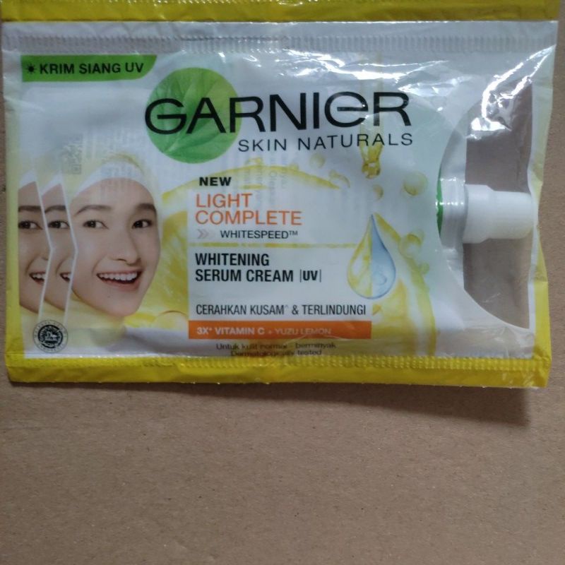 Garnier krim siang uv light complete 7 ml.