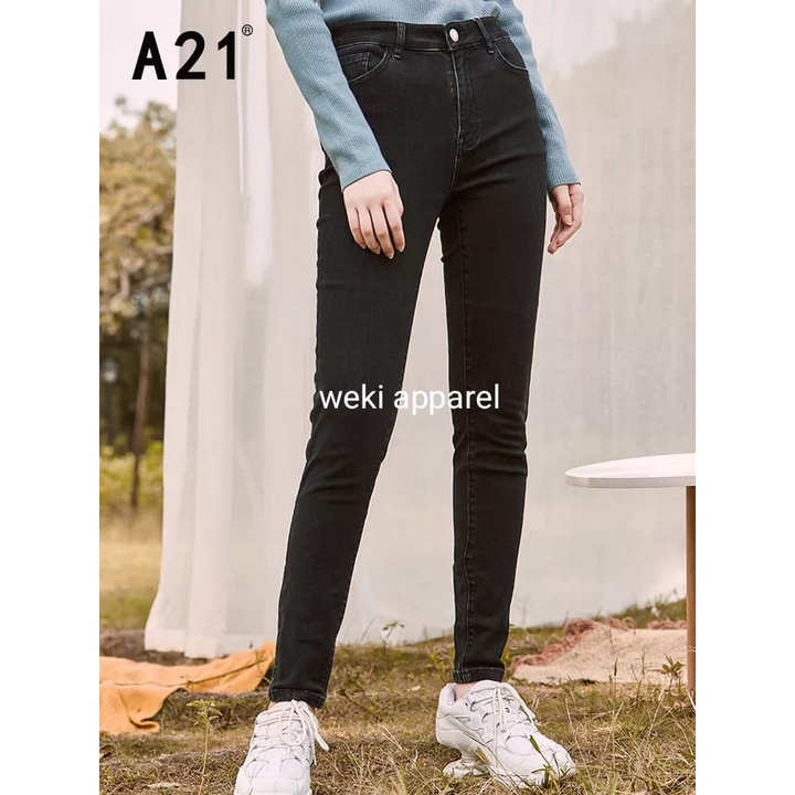 WEKI Celana Jeans Highwaist Skinny  Black /Ada kantong depan