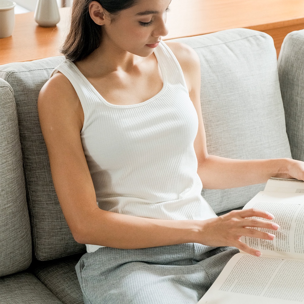 Isla Basic Tanktop Thick Strap Square Neck Stretch - Tanktop Kekinian - Pakaian Wanita - Inner - Singlet - Tank top-BROKEN WHITE