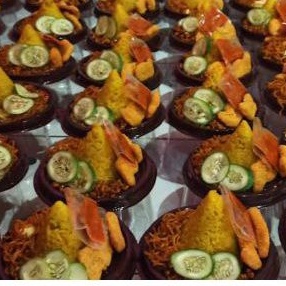

TUMPENG MINI 13RB(DIAMETER 10CM)