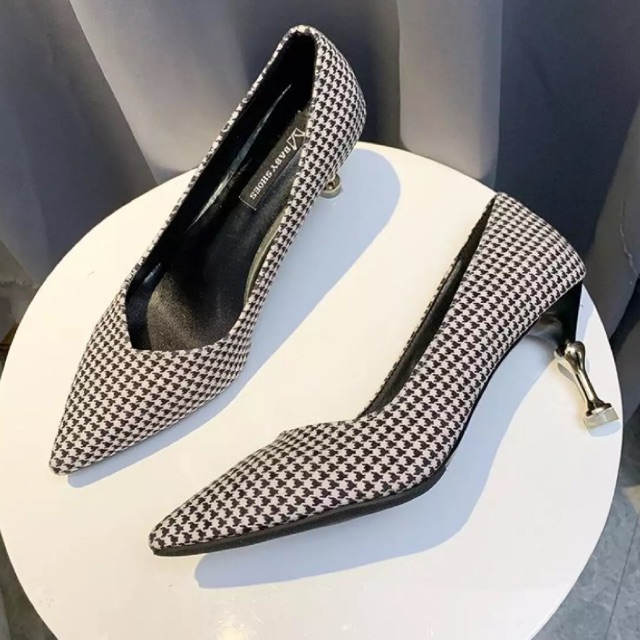 

GAYA BARU GADIS KOREA KOTAK-KOTAK KECIL UJUNG LANCIP