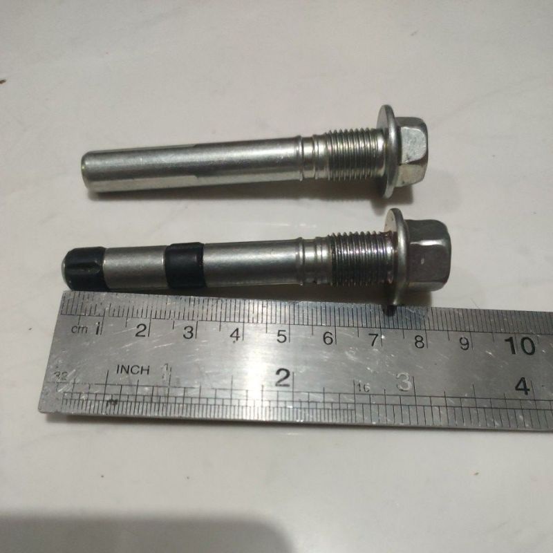 baut cakram baut kaliper Ayla Agya pakai karet dan tidak pakai karet