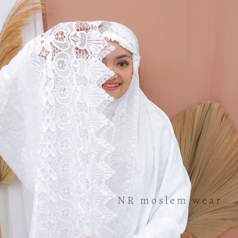 MUKENA DEWASA BORDER PUTIH KATUN MODEL ANDIEN kode KD 206