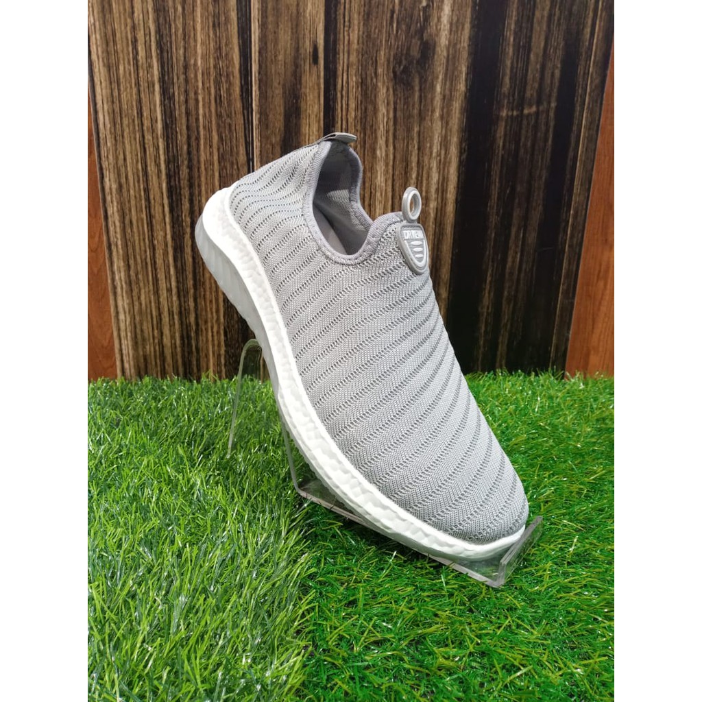 SEPATU DR.KEVIN/SNEAKERS WANITA