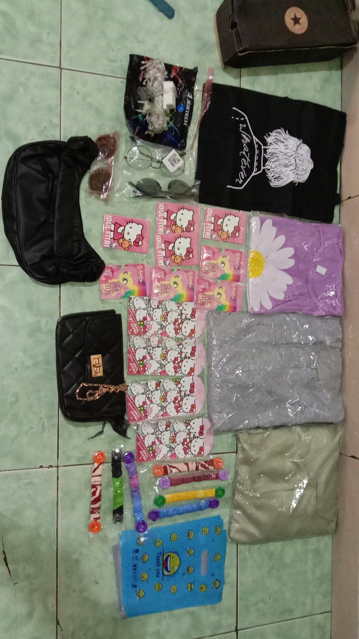 Plastik Berbagai Motif Dan Ukuran