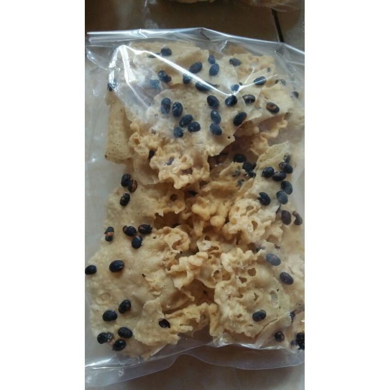 

peyek kedele
