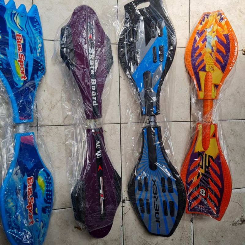 Skateboard/ Goyang Snakeboard- Roket Motif Anak Karakter Murah