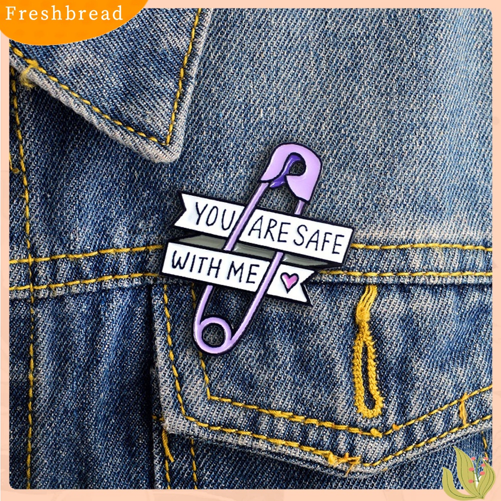 Fresh Bross/Pin Enamel Wanita Bentuk Peniti dengan Tulisan You Are Safe With Me untuk Dekorasi Denim