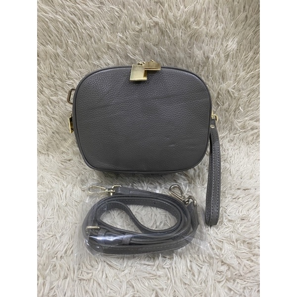 Preloved Della Stella