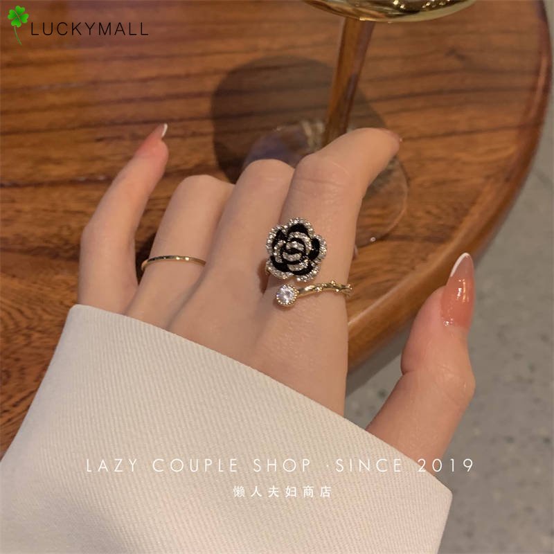 Cincin Model Terbuka Desain Bunga Kamelia Hias Kristal Warna Gold Gaya Vintage Untuk Wanita