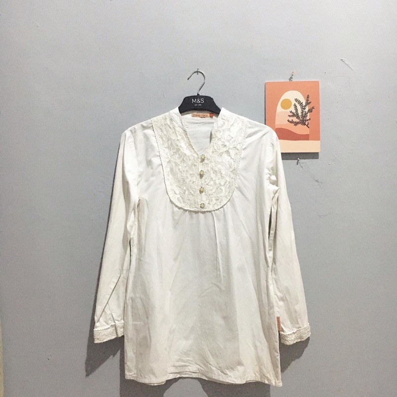 Novel Mice • Blouse Putih [ PRELOVED THRIFT ]