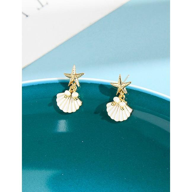 LRC Anting Tusuk Fashion White Scallop Pentagram Geometric Stud Earrings D84680