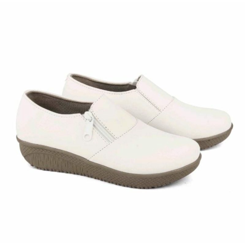 Sepatu  Wanita Aqila Terbaru slip on Brand Chaeena' white 023 S Sepatu kasual Terlaris