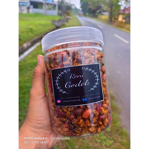 

Orek Tempe,Teri dan kacang tanah