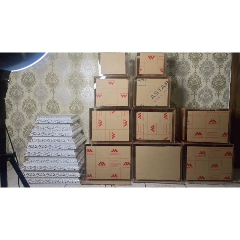 BOX SESERAHAN AKRILIK