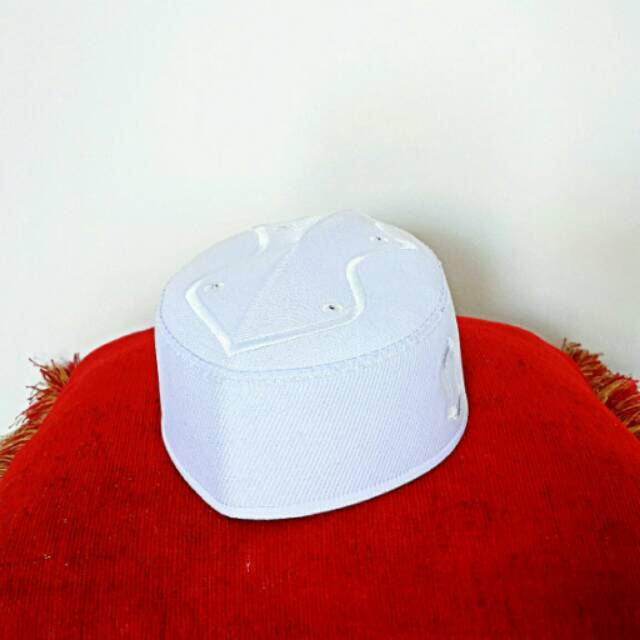 KOPIAH terompah putih