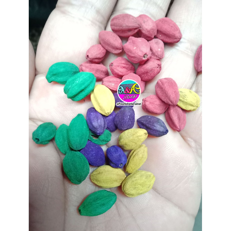 

Biji mindi berwarna