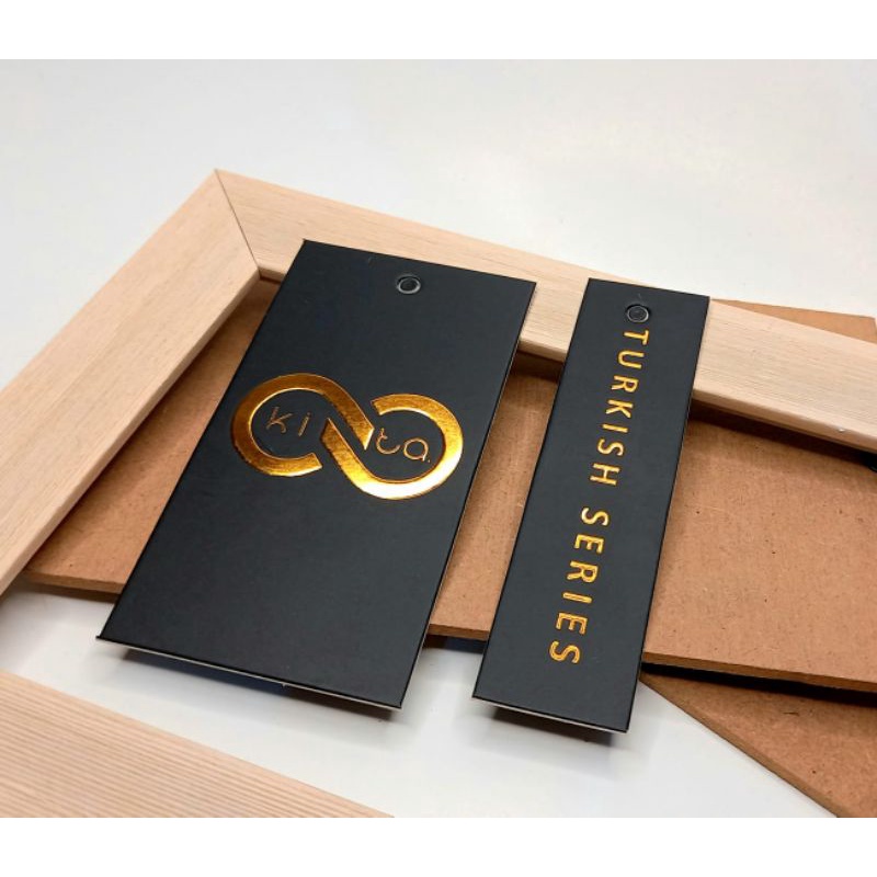 

HANG TAG TEBAL 700 GSM POIL EMBOS CUSTOM/tag premium/hang tag poil/hang tag pakaian/label tag embos