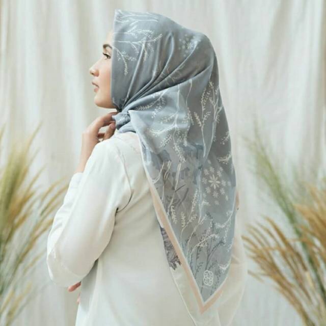 Preloved PL PRE LOVED HEAVEN LIGHTS HL Premium Scarf VOILE VOAL "MAGALA" Scarf warna Grey