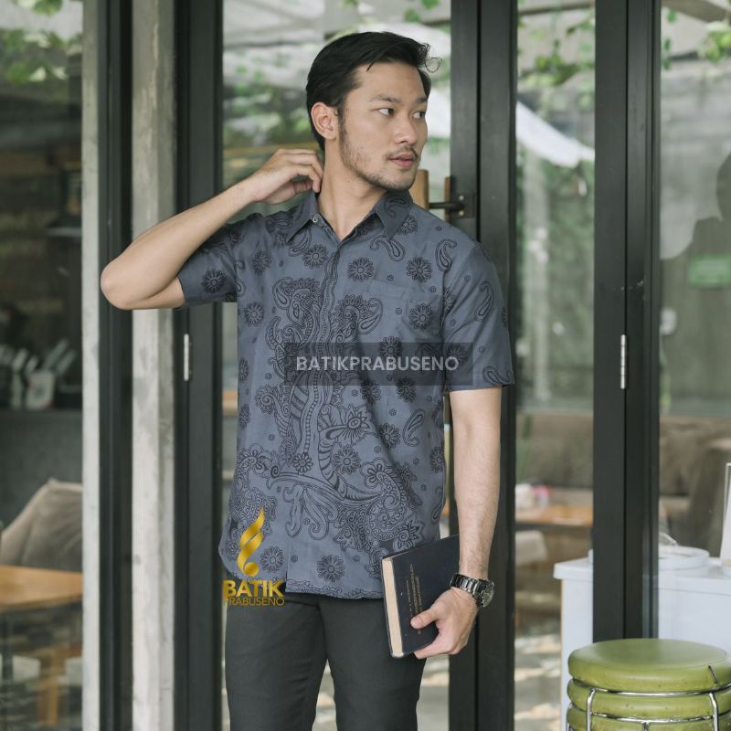 Batik Prabuseno | Kerisna Saka Kemeja Batik Katun Slimfit Lengan Pendek