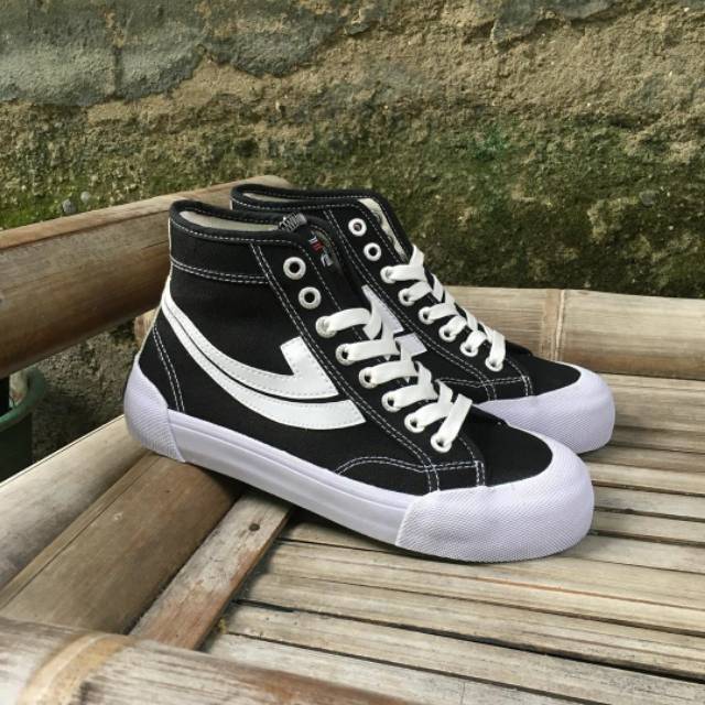 SEPATU JOHNSON PRO BLACK WHITE