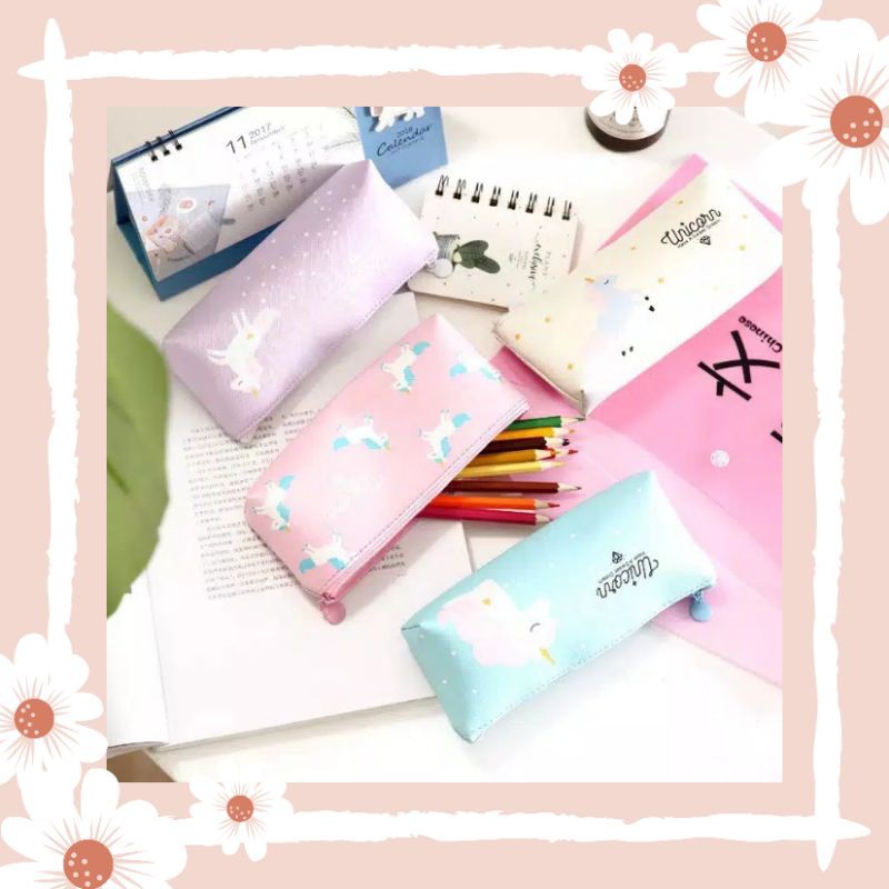 

Tempat pensil dengan motif unicorn