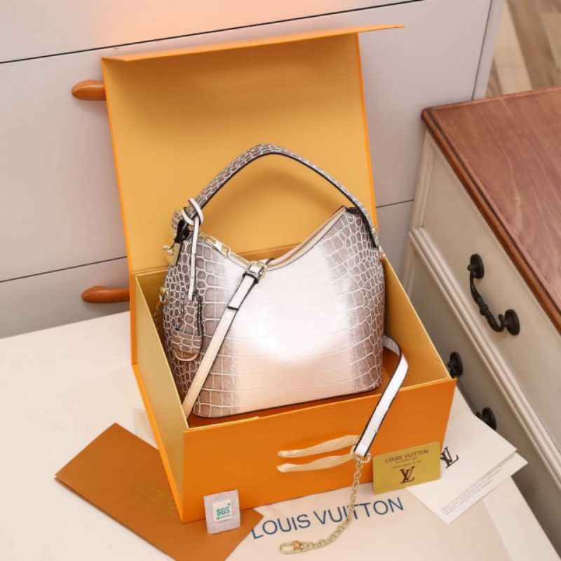 #210625 LV HOBO HIMALAYA WITH BOX