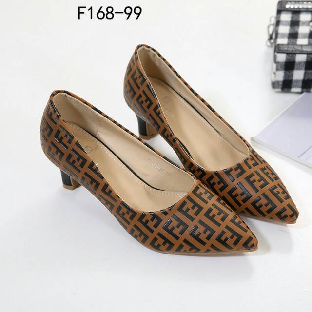 Sepatu wanita fendi