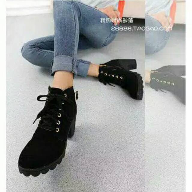 DS SEPATU BOOTS WANITA ZIPER HITAM MAROONTAN