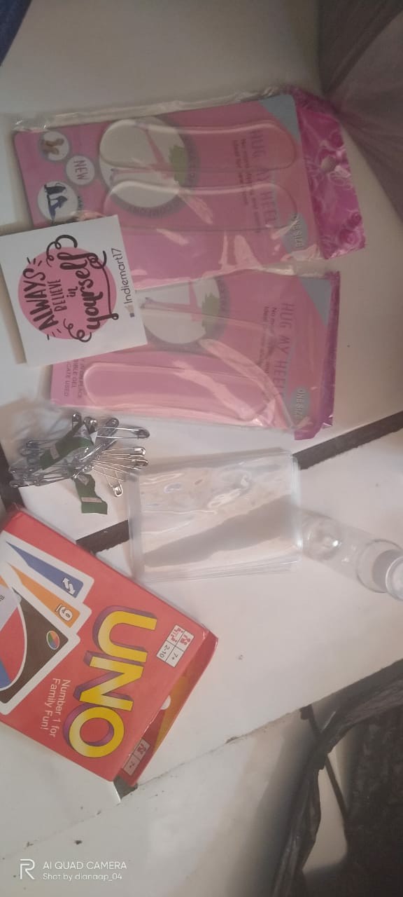 Hug My Heels Pelindung Bagian Belakang Kaki Saat Menggunakan High Heels / Sepatu Baru Bagian Tumit