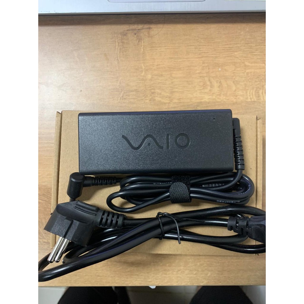 Adaptor Charger Laptop Sony Vaio VGP-AC19V33 VGP-AC19V37 Original