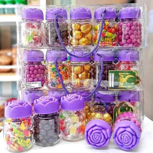 

Paket Hampers Kue Lebaran isi Coklat dll enak