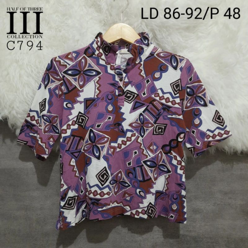 C794 Preloved Atasan Polo Shirt Motif Abstrak