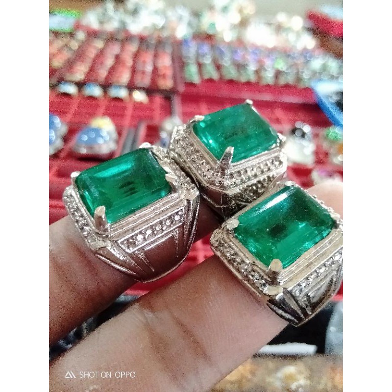 batu cincin jamrud rusia