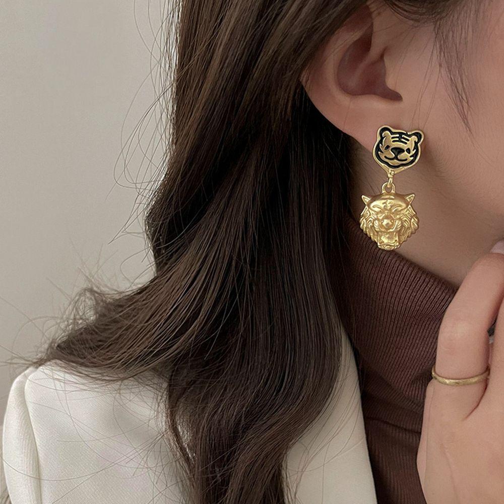 [Elegan] Stud Earring Temperamen Wanita Sederhana Korea Kartun Gadis Anting Gaya Cina