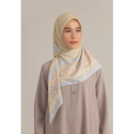 Ria Miranda Vladi scarf